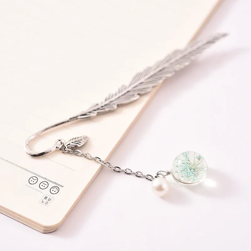 Feathers & flowers bookmark - Blossoms&Moss