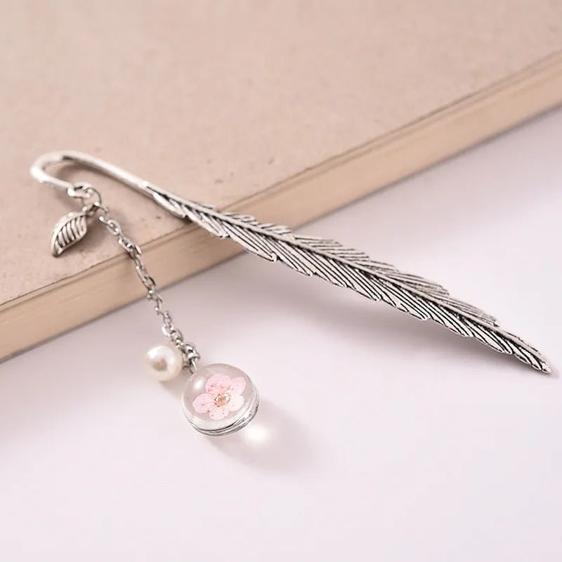 Feathers & flowers bookmark - Blossoms&Moss