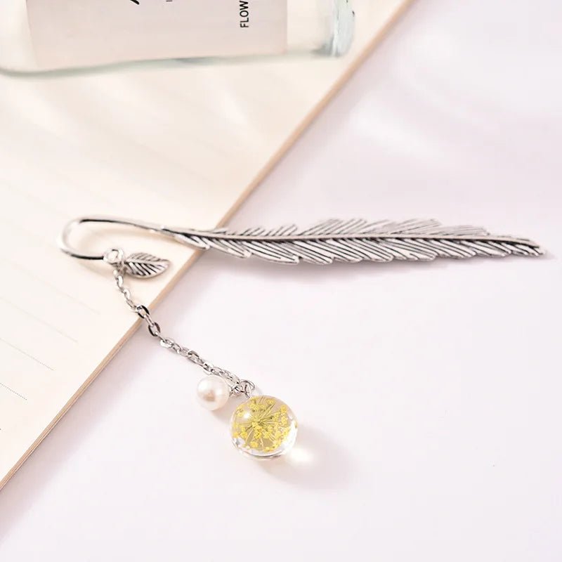 Feathers & flowers bookmark - Blossoms&Moss